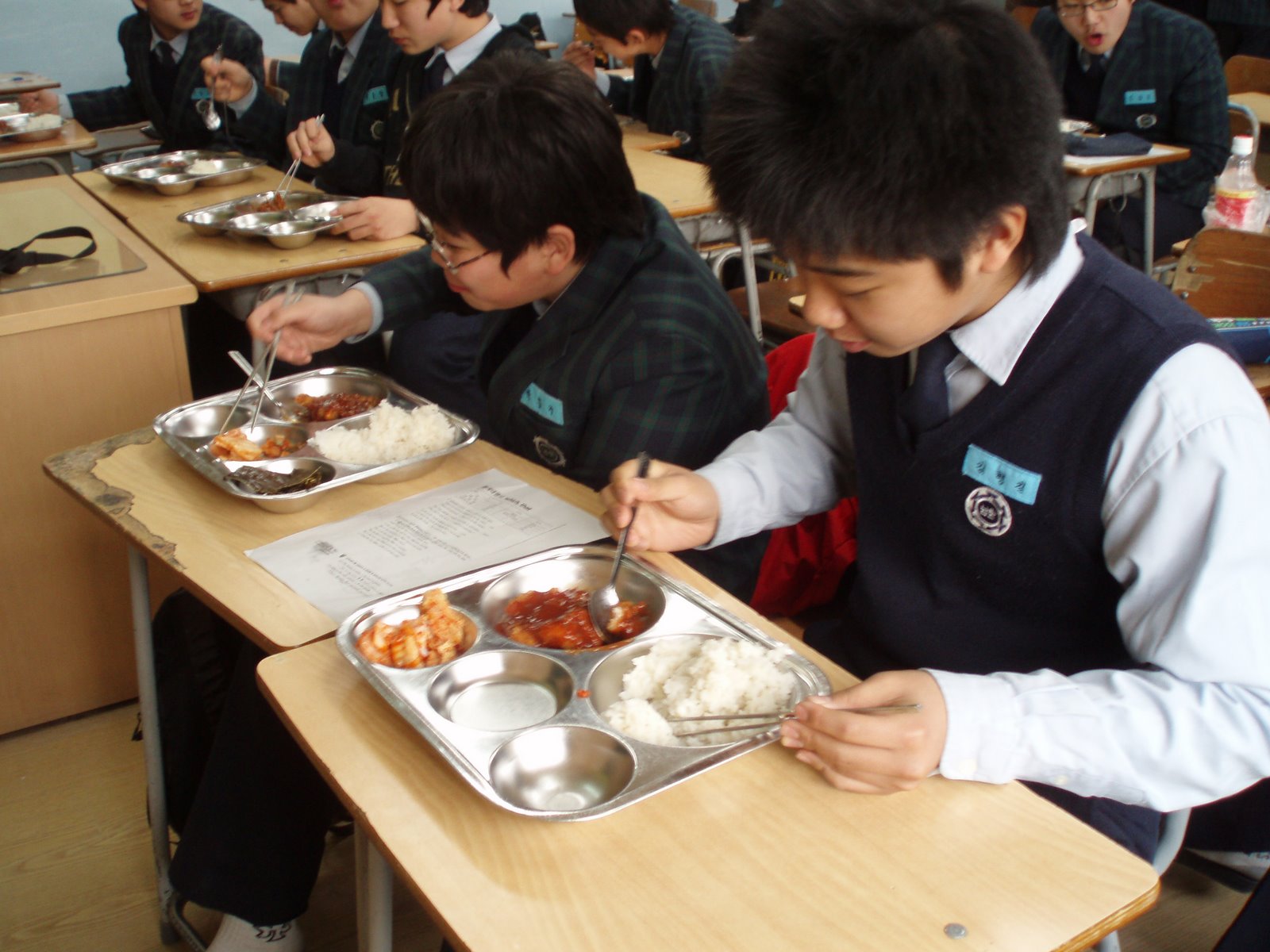 Классы в корейской школе. Средняя школа Кваным в Корее. Школы Южной Кореи старшая школа. Ученики в Корее. Школьники в Корее.